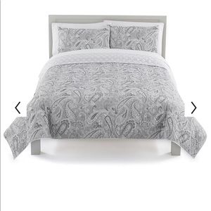 Reversible Floral Quilt (Full Size Bed)